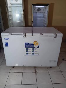 Freezer Kombinasi Cooler and Freezer 
Kapasitas 365 liter