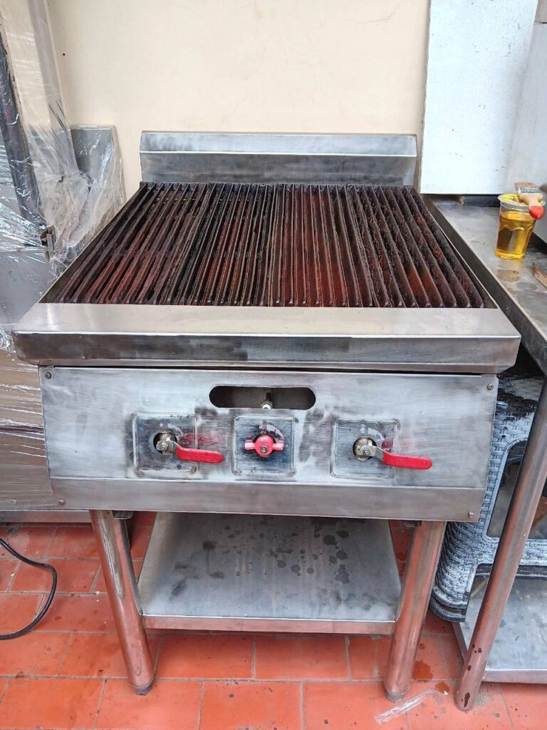 Gas Charcoal Grill
P 60 cm × L 75 cm × T 85 cm