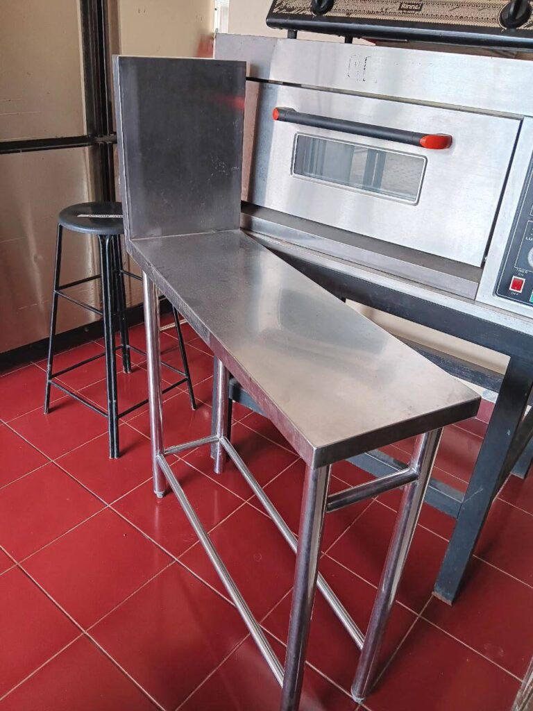 Stainless Steel Meja bumbu P 30 cm x L 90 cm x T 85 cm