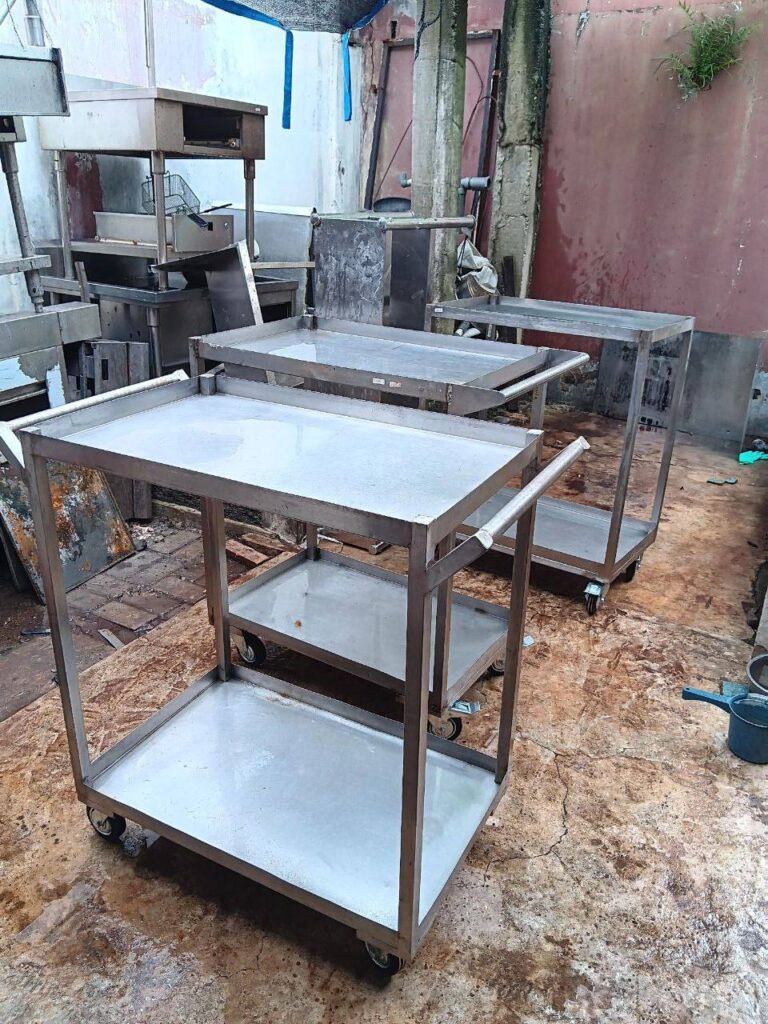 Stainless Steel Trolly P 47 cm x L 75 cm x T 91 cm
